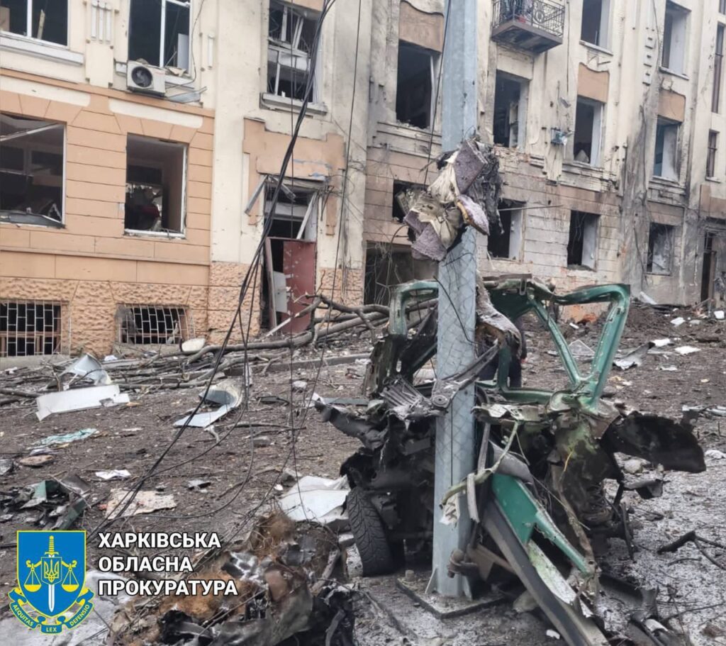 Показали наслідки влучання російських ракет по центру Харкова