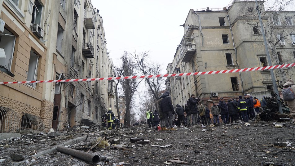 Показали наслідки влучання російських ракет по центру Харкова