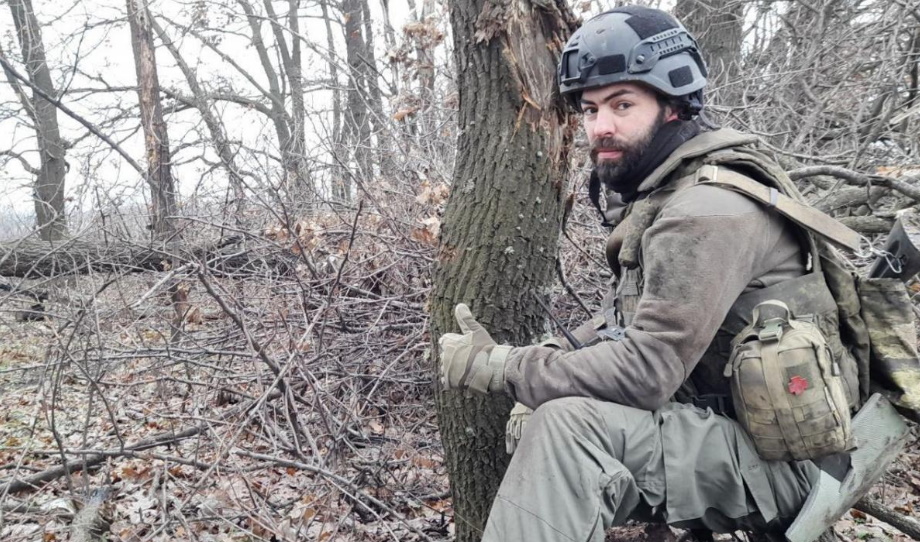 Дружина воєнного злочинця Мангушева заявила, що в лікарні Кадіївки нема обладнання для операції її чоловіку