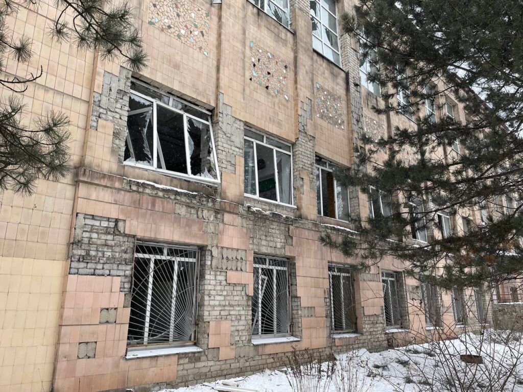 Російські війська вночі зруйнували корпус ДонНТУ в Покровську