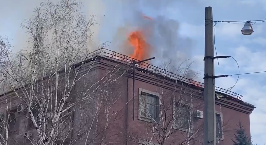 В окупованому Донецьку горить будівля так званої &#8220;прокуратури&#8221;