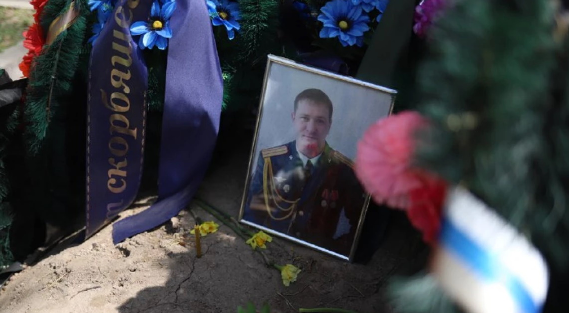 Російській військовий уклав фіктивний шлюб з луганчанкою і загинув. Тепер вдова відбирає квартиру у його матері