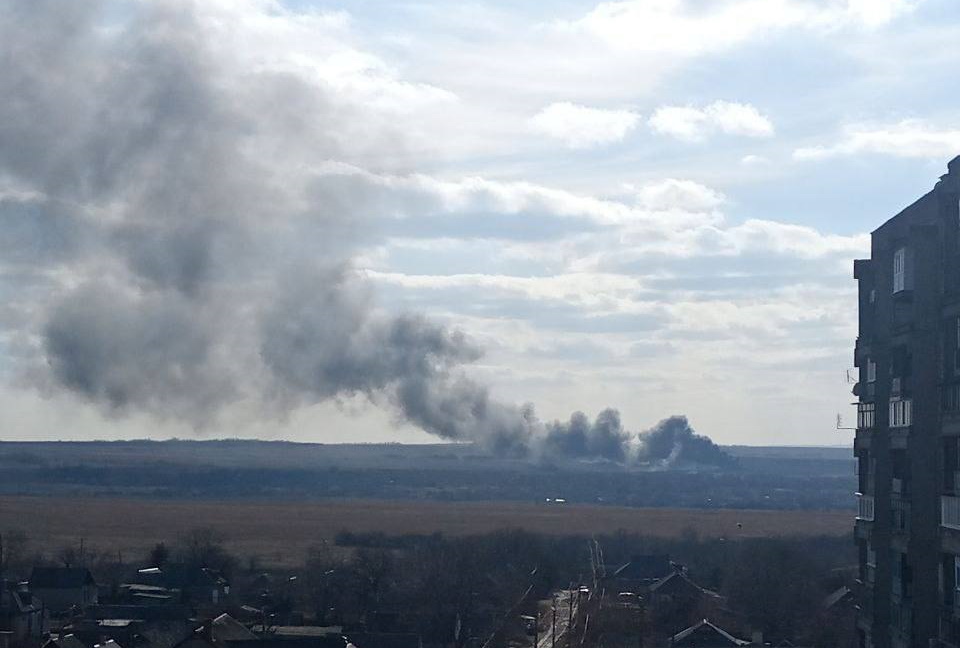 У Повітряних силах України заявили, що це вони збили штурмовик над Єнакієвим