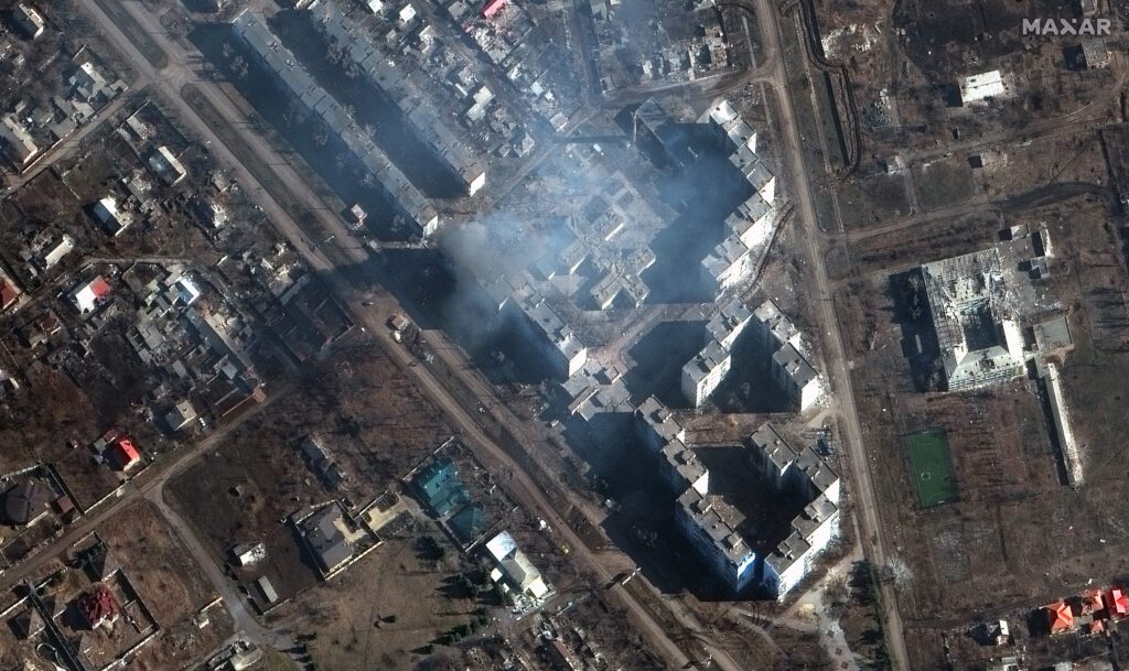 Місце в диму від обстрілів. Опубліковані нові супутникові знімки Бахмута