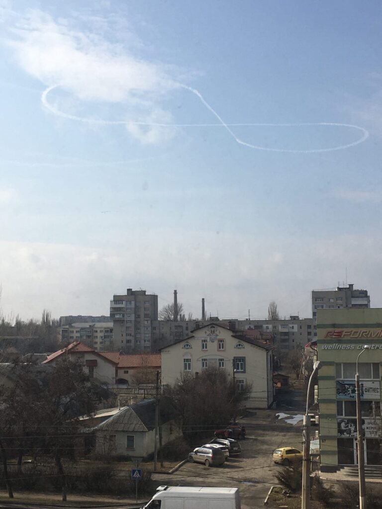 В Луганську жінок привітали з 8 березня за допомогою військового літака