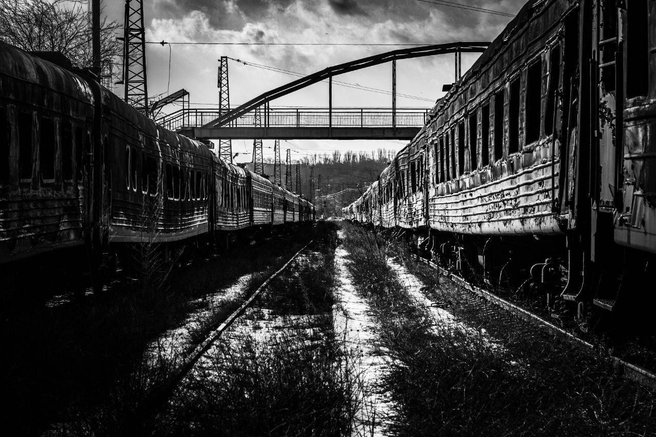 Росіяни заявили, що відновлюють в Маріуполі залізничний вокзал, який вони самі ж зруйнували