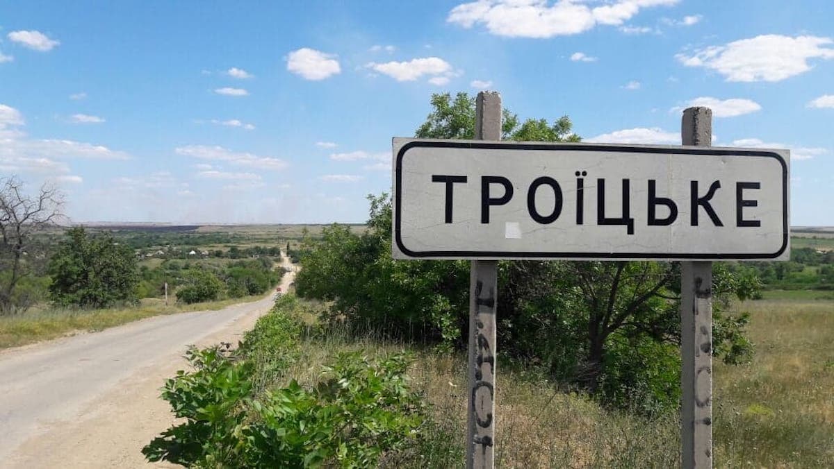В Троїцькому на Луганщині стався “приліт” у будівлю “поліції” окупантів, — соцмережі