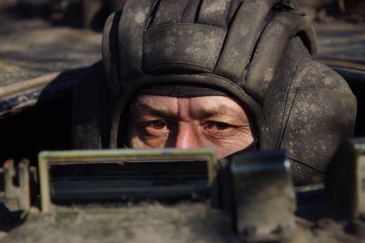 Після кількох наступів ворог поповнює резерви. Гайдай пояснив регулярні затишшя на фронті