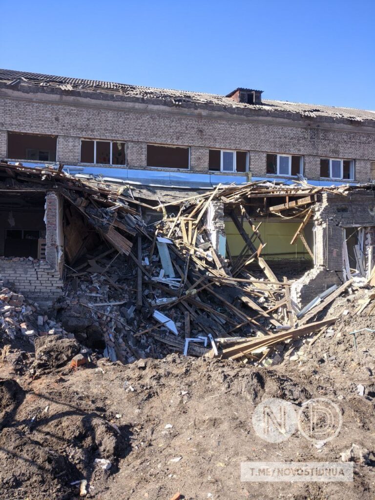 Місцева влада показала наслідки удару по школі в Краматорську