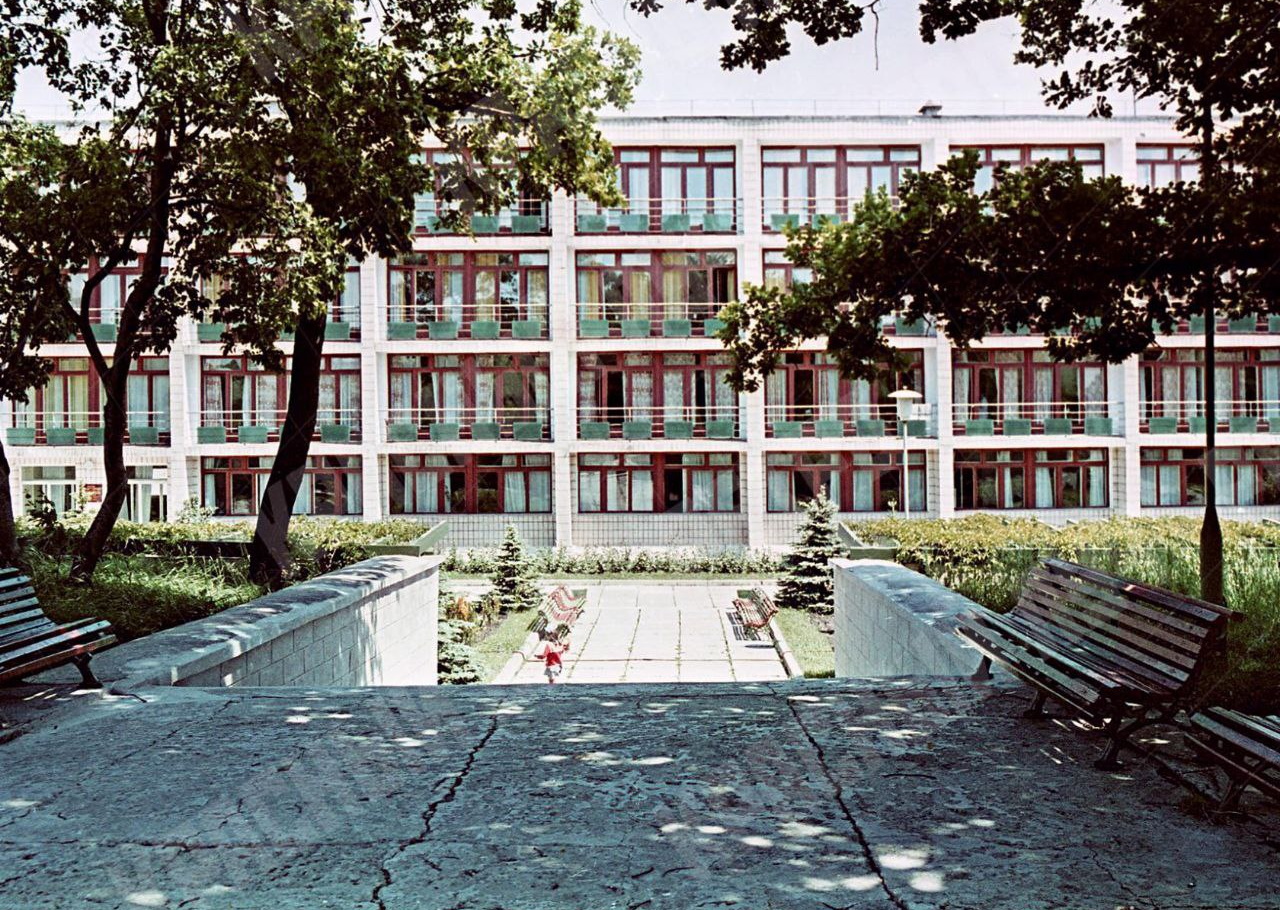 У профілакторії в Хрустальному, по якому завдали удару, жили російські військові. Опубліковане відео руйнувань