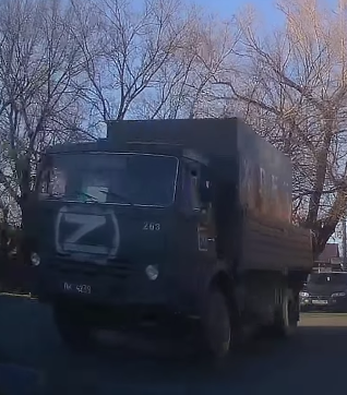 Луганчани показали, яка російська військова техніка їздить містом