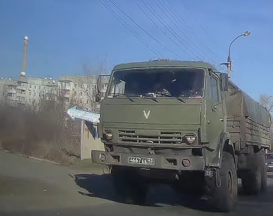 Луганчани показали, яка російська військова техніка їздить містом
