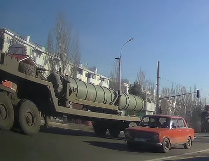 Луганчани показали, яка російська військова техніка їздить містом