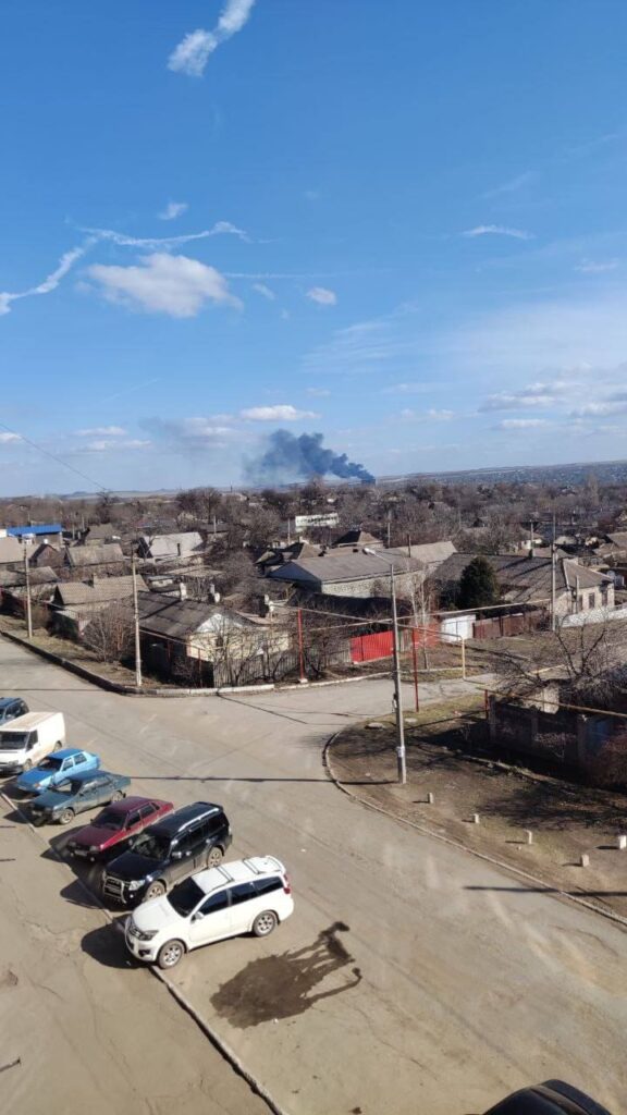 Горів і димився в небі. Над окупованим Єнакієвим збили військовий літак