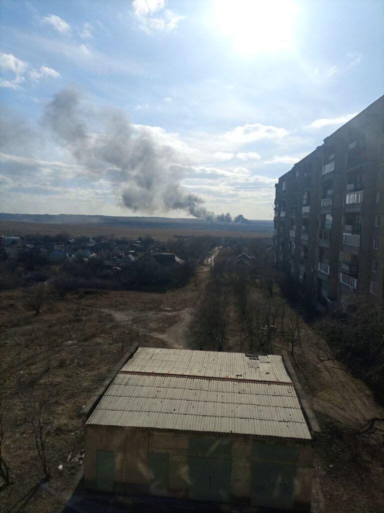 Горів і димився в небі. Над окупованим Єнакієвим збили військовий літак
