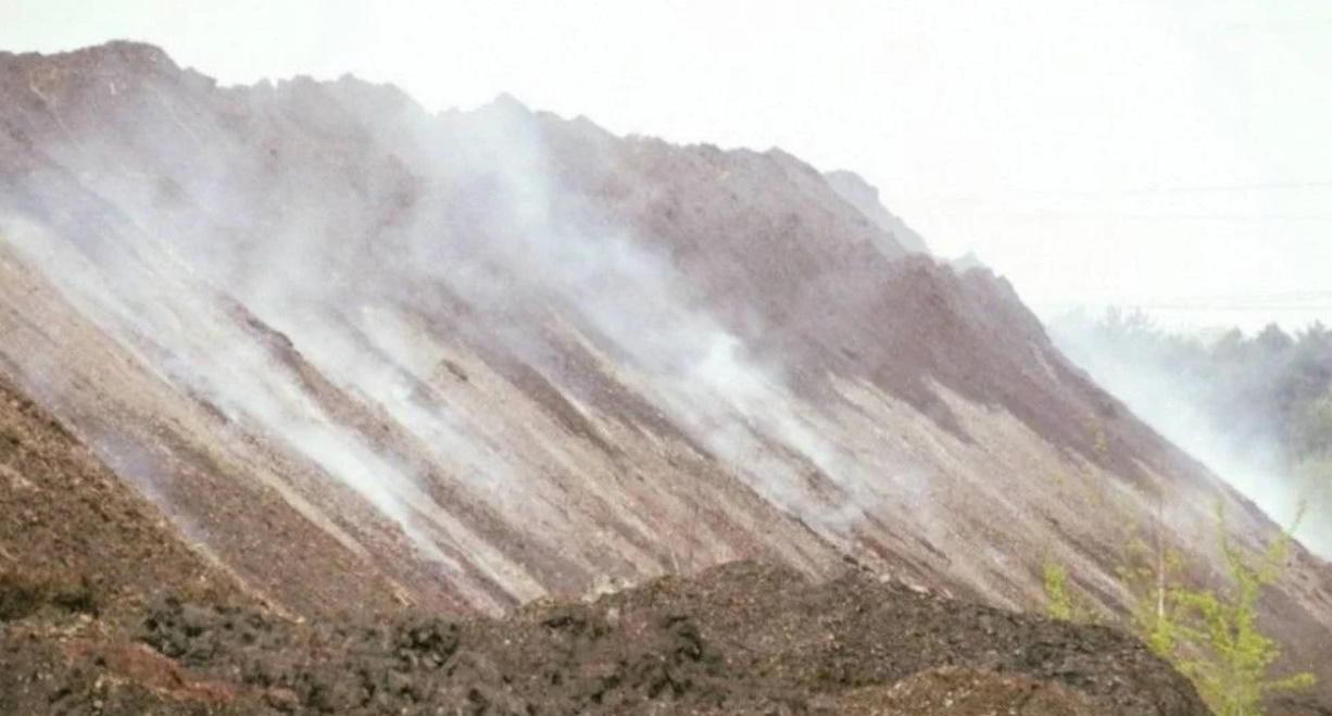 В окупованих Ровеньках два роки не можуть погасити терикон