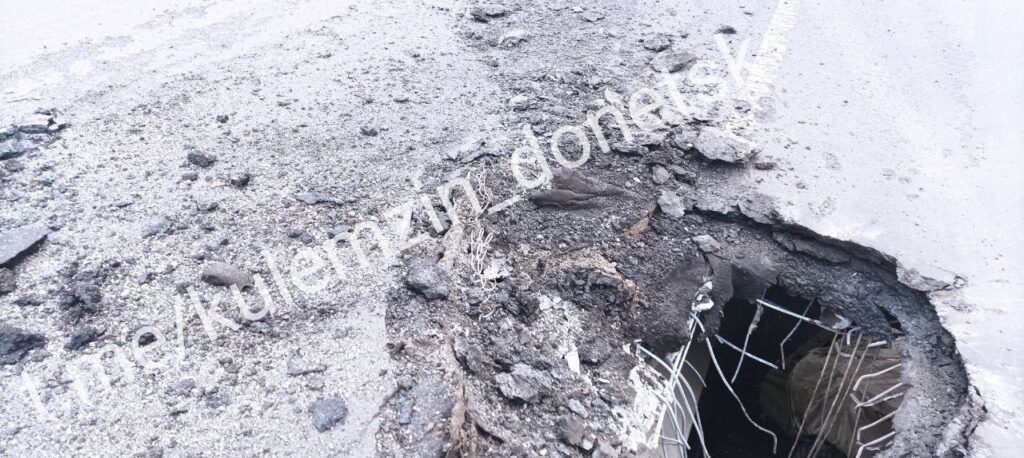 Під Петровським мостом, який вчора обстріляли в Донецьку, ховали російську техніку