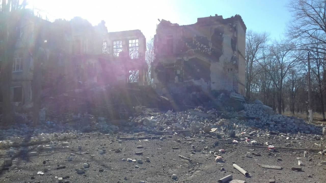 Російська армія завдала ракетного удару по школі в Авдіївці
