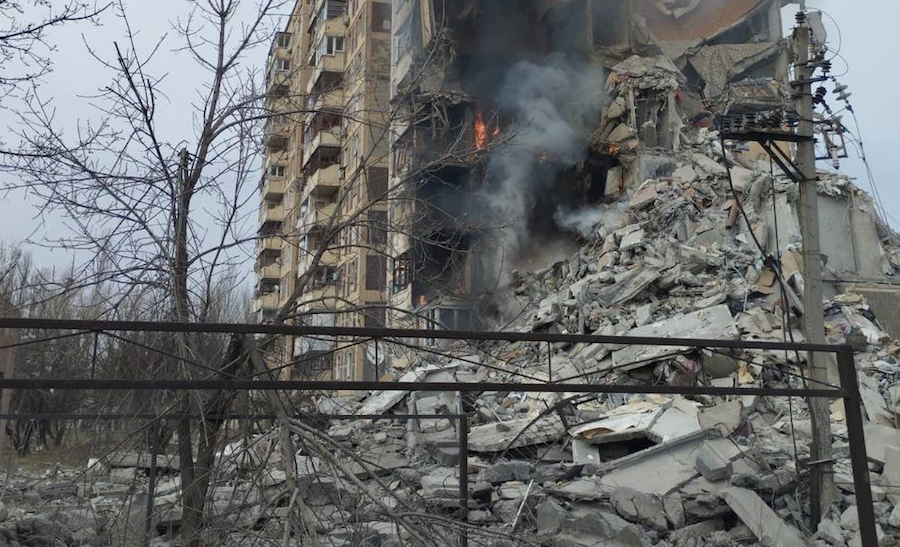 Авдіївка зазнала авіаудару окупантів, бомби зруйнували багатоквартирний будинок