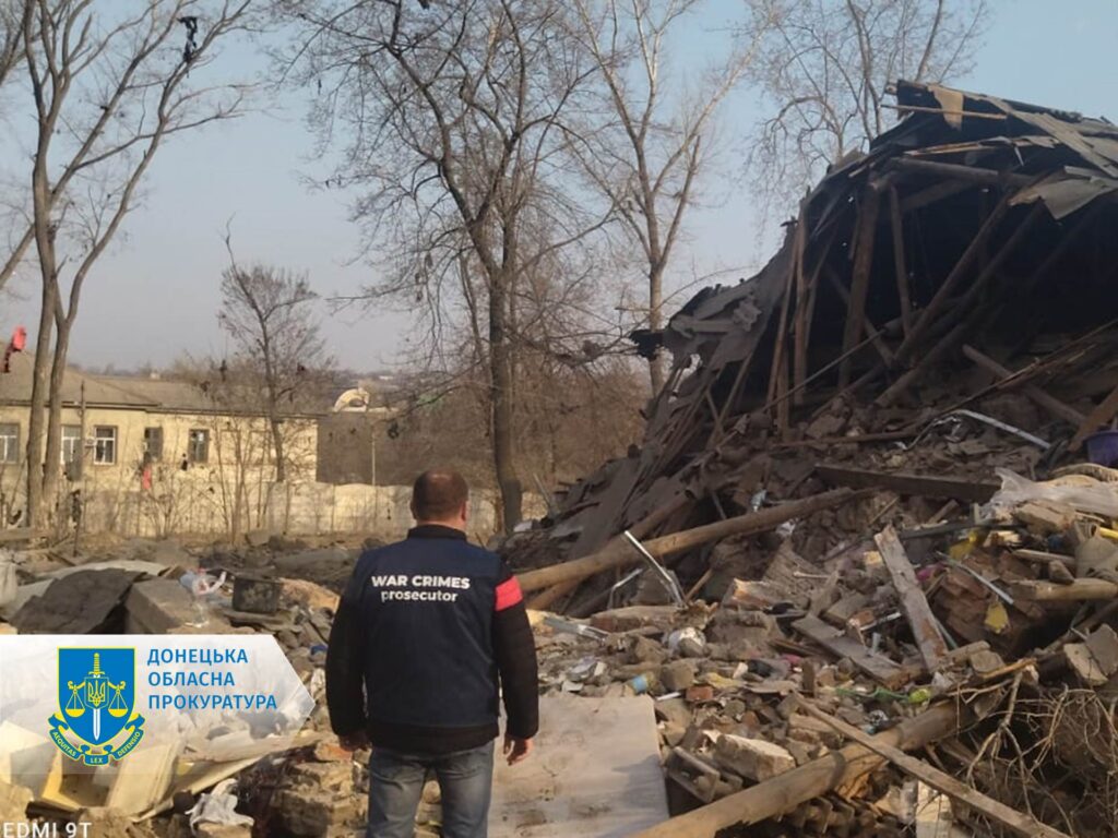 Окупанти вдарили ракетами по Костянтинівці. Зруйновано “пункт незламності”, є загиблі