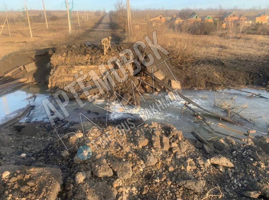 Окупанти знищили міст, що з’єднує Бахмут і Часів Яр, — ЗМІ
