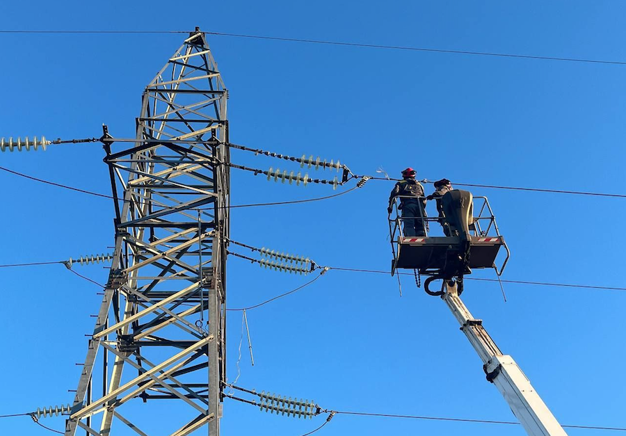 Наслідки сніжної бурі. У Донецькій області відновили електропостачання 16 населених пунктів, на черзі ще 20