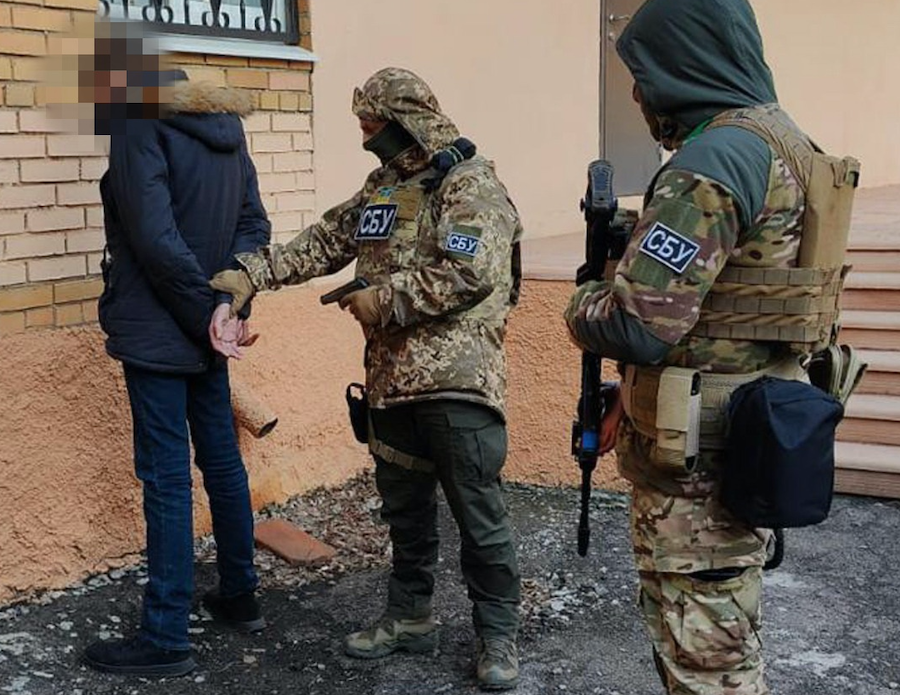 Затримано колаборанта, за наводкою якого окупанти завдали ракетного удару по школі в Краматорську