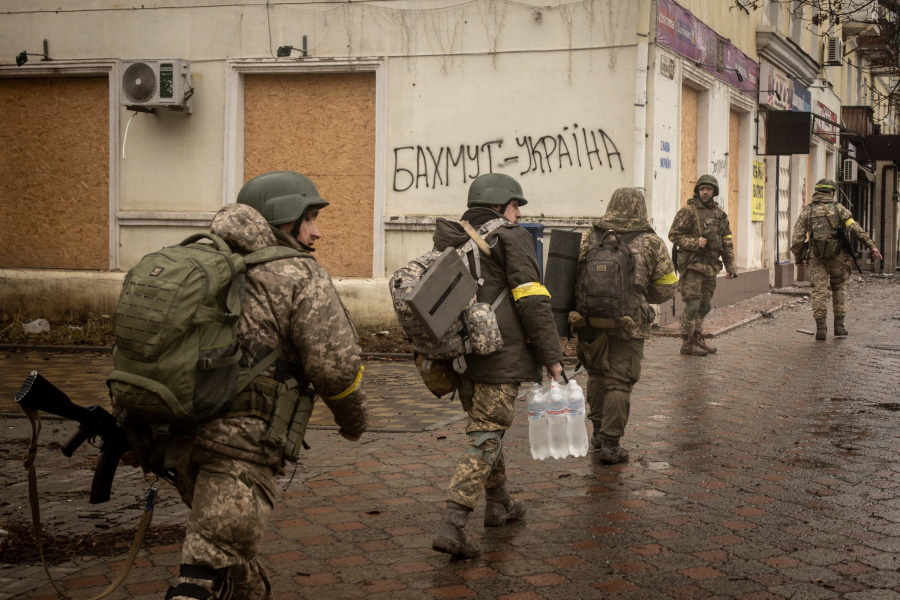 У ЗСУ заперечили відхід українських військових з Бахмуту