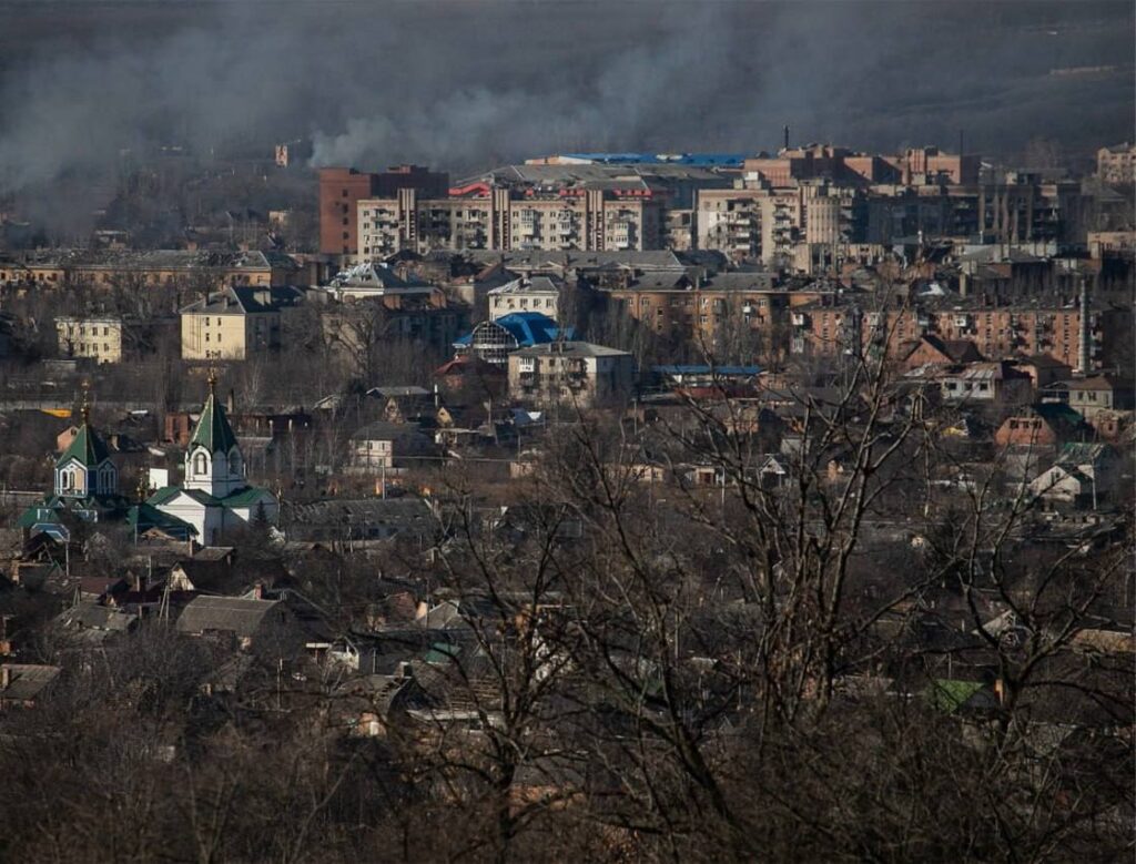 Сліди пожеж та зруйновані будинки. Як зараз виглядає Бахмут