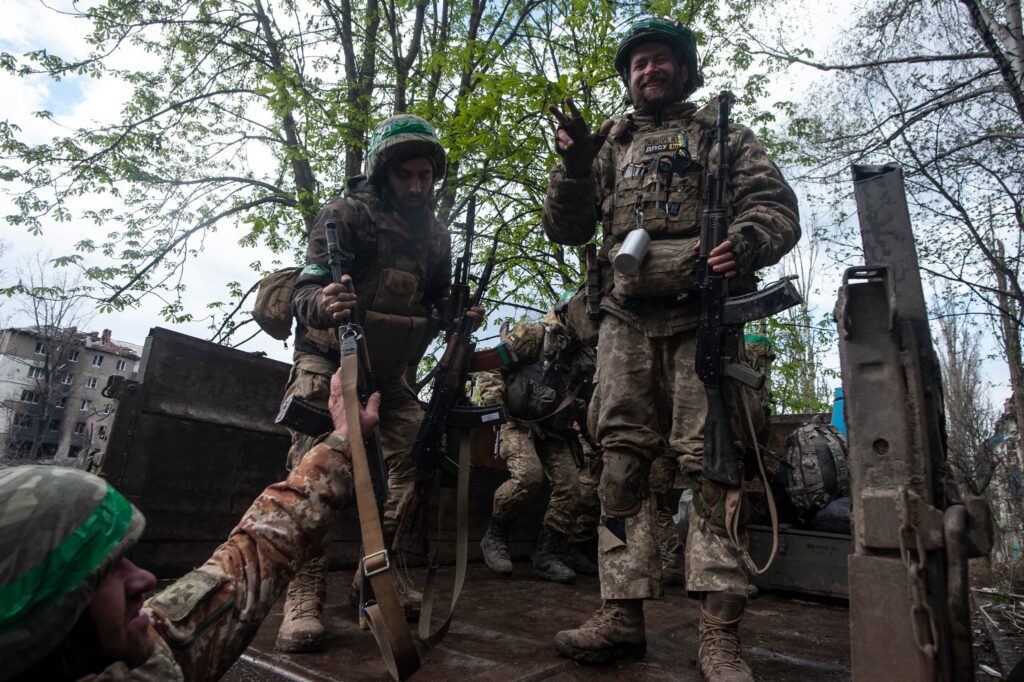 Українські військові опублікували фотографії з Бахмуту. ЗСУ досі утримують частину міста