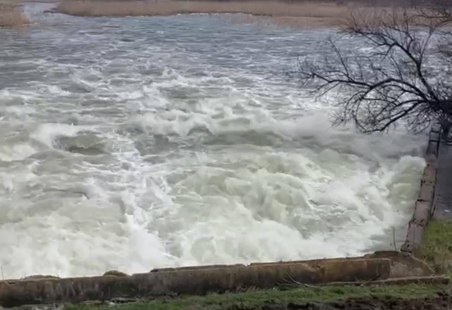 У Краматорську через танення снігу прорвало дамбу