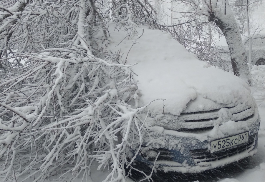 В частині Луганська досі нема світла та води на деяких вулицях