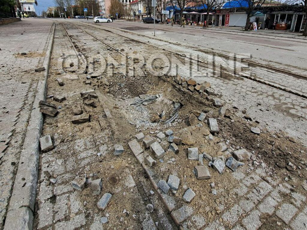 В окупованому Донецьку показали наслідки обстрілу
