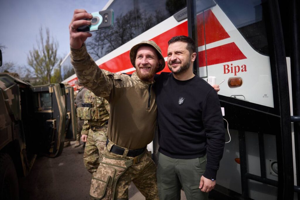 Зеленський з’їздив у прифронтову Авдіївку. Опубліковані фотографії