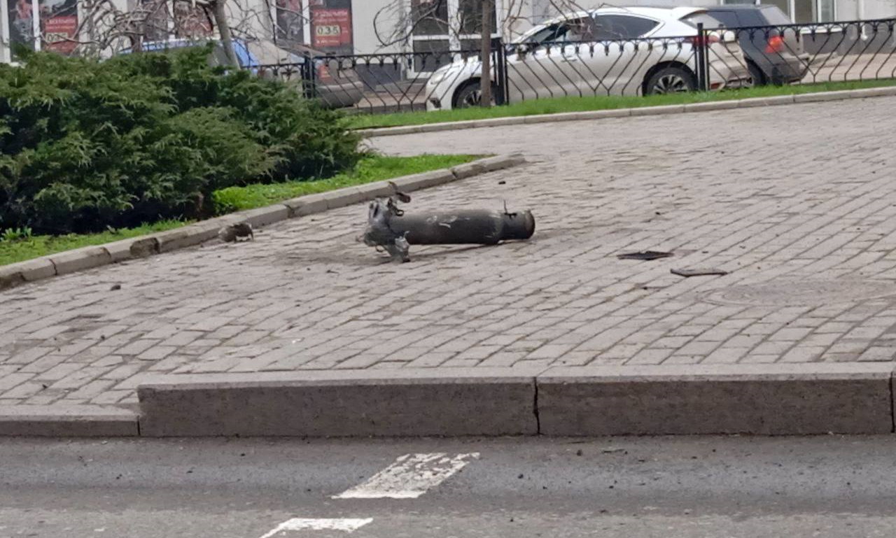 В окупованому Донецьку показали наслідки обстрілу