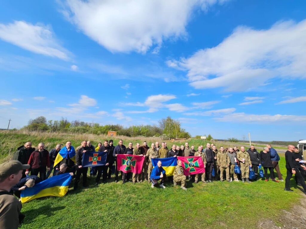 Україна та Росія провели новий обмін полоненими. Скільки військовослужбовців і цивільних повернулися додому