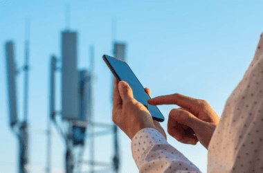 Жителям Сіверськодонецька окупанти дозволять дзвонити у швидку допомогу або пожежникам