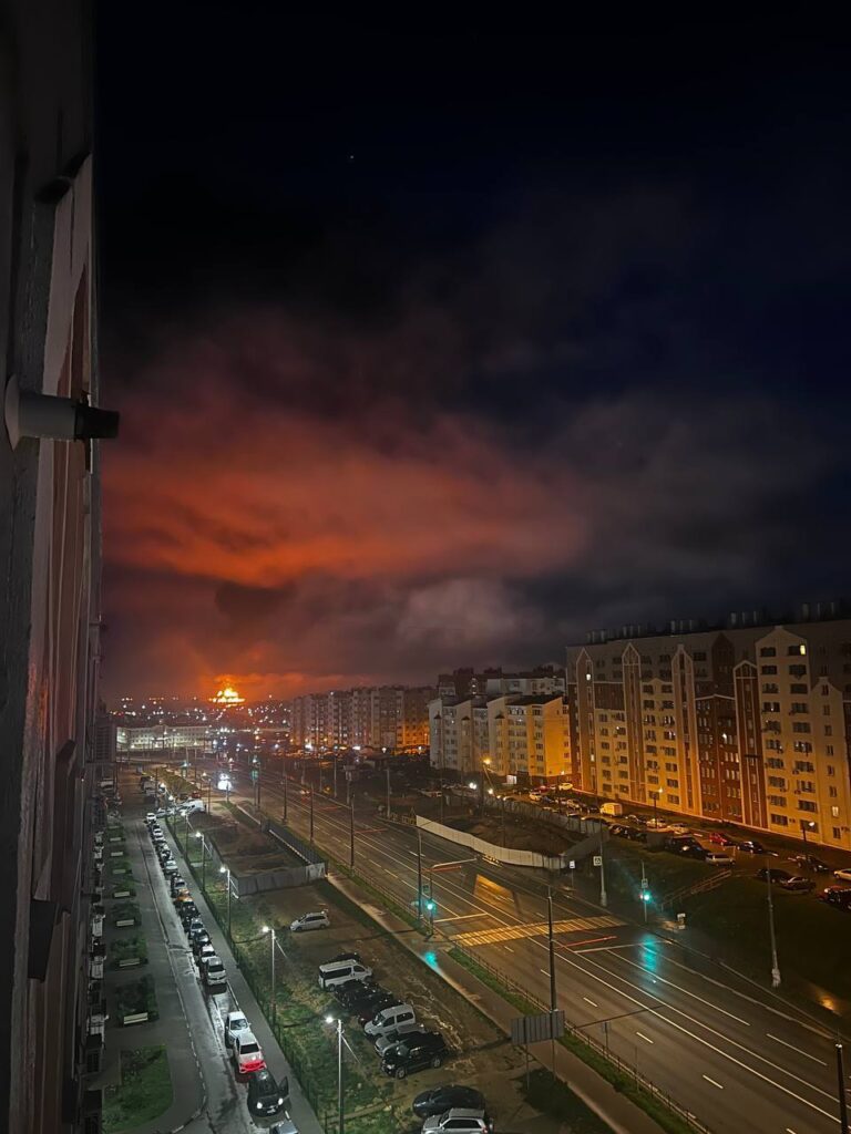 В Севастополі горить резервуар з паливом. Окупанти звинувачують український безпілотник
