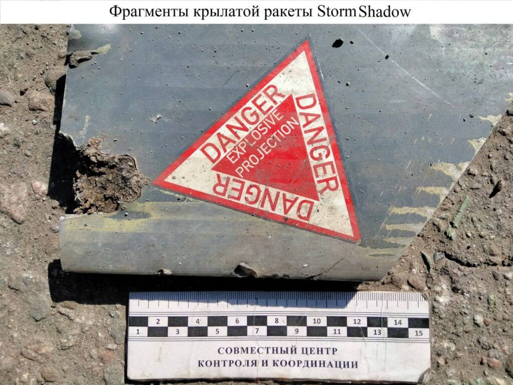 В Луганську показали уламки снарядів, яким нібито обстріляли територію авіаційного училища