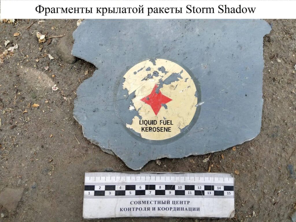 В Луганську показали уламки снарядів, яким нібито обстріляли територію авіаційного училища