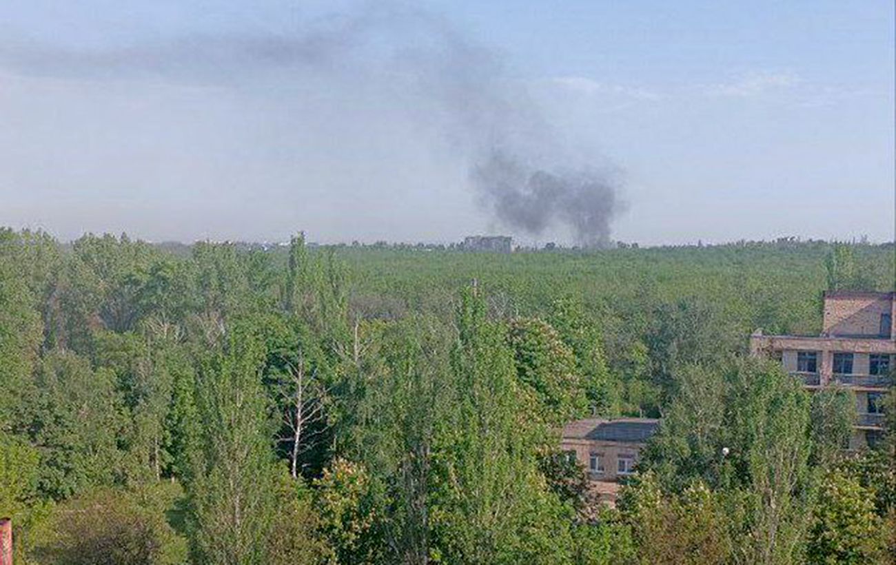 Наслідки вибуху на території авіаційного училища в Луганську показали із супутника
