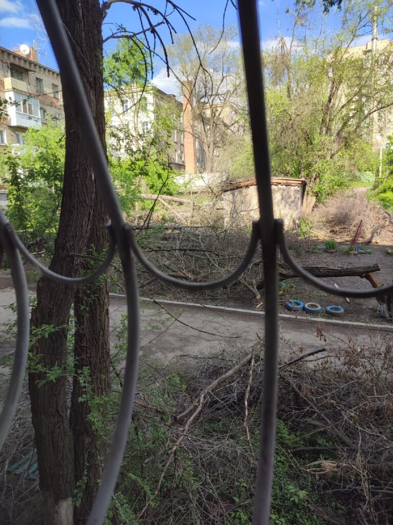 В окупованому Луганську комунальні служби за місяць не змогли ліквідувати всі наслідки снігопаду