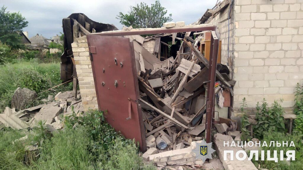 Росіяни скинули на Донеччину авіабомбу ФАБ-250. Фотографії руйнувань