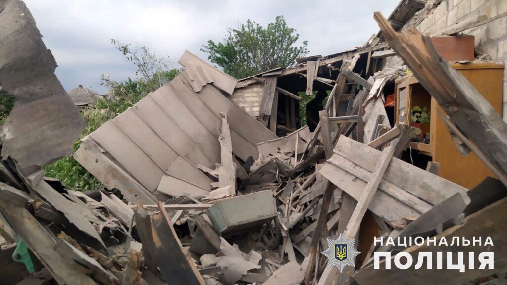 Росіяни скинули на Донеччину авіабомбу ФАБ-250. Фотографії руйнувань
