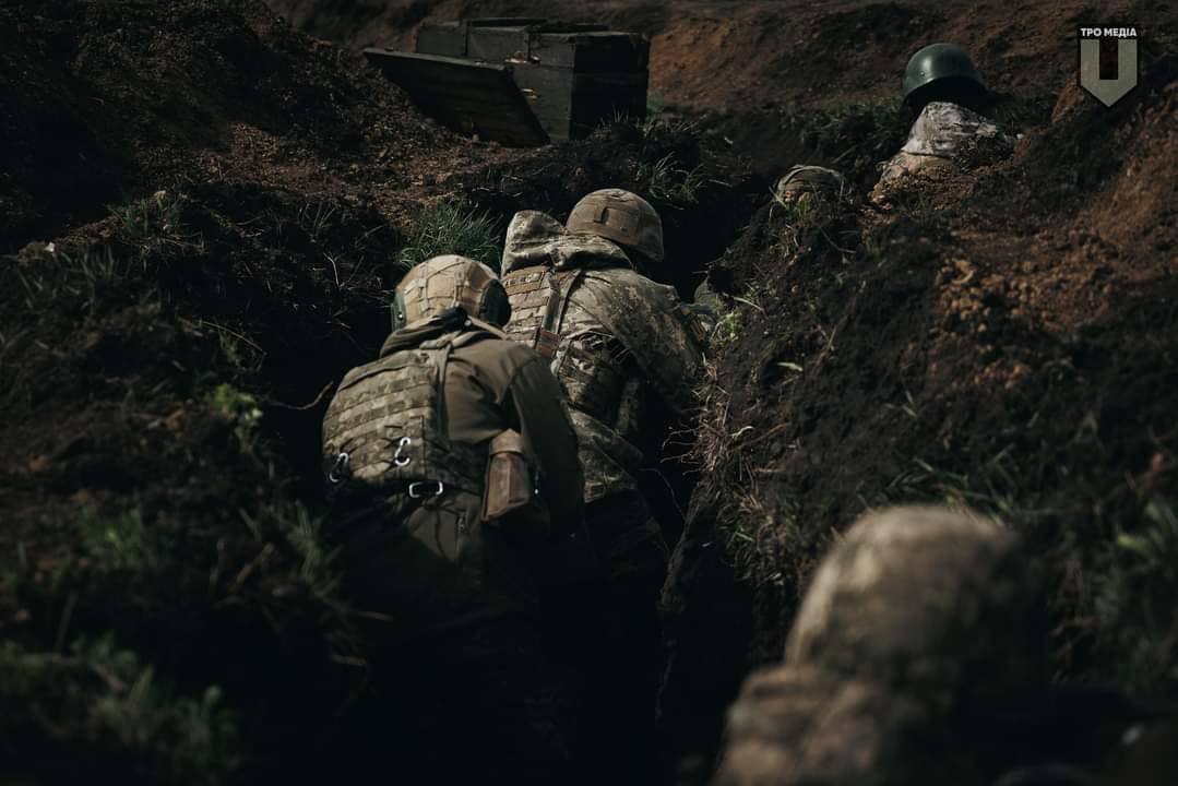 Зеленський заявив, що українські військові на деяких напрямах відкинули ворога назад