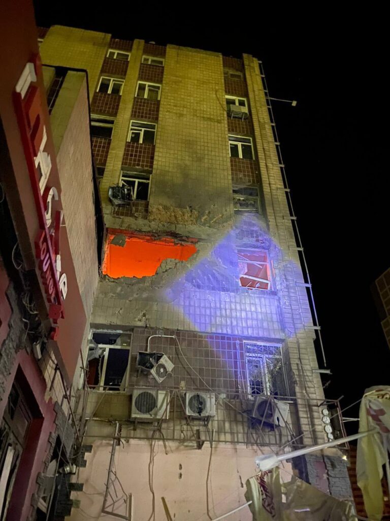 В Києві показали наслідки нічної атаки дронами-камікадзе