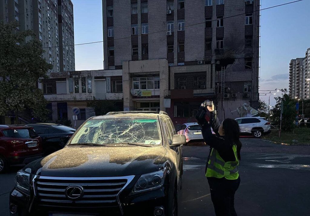 В Києві показали наслідки нічної атаки дронами-камікадзе