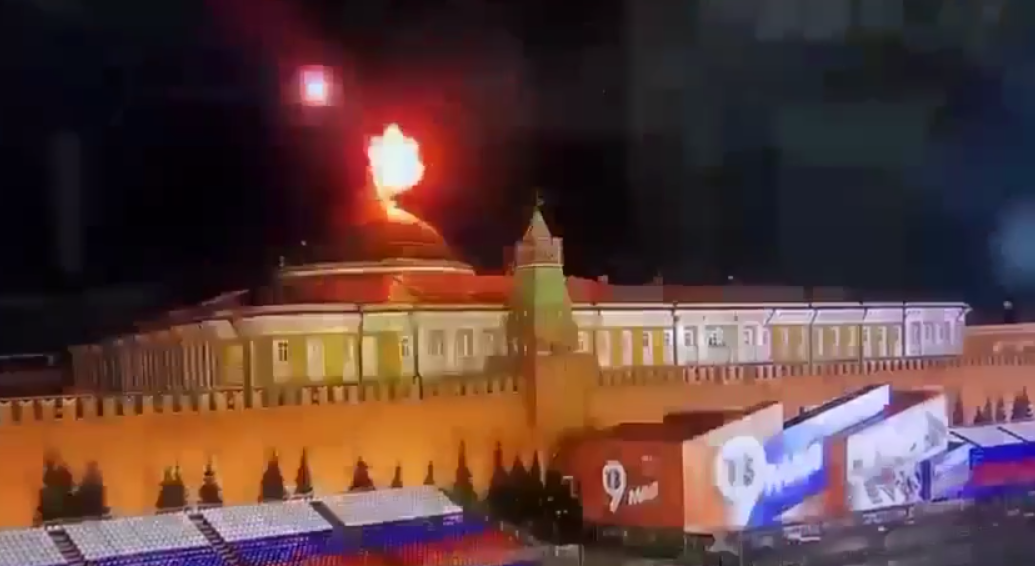 Дрони, які атакували Кремль, бачили ще на підльоті до Москви, проте повідомленням про них не повірили, — ЗМІ