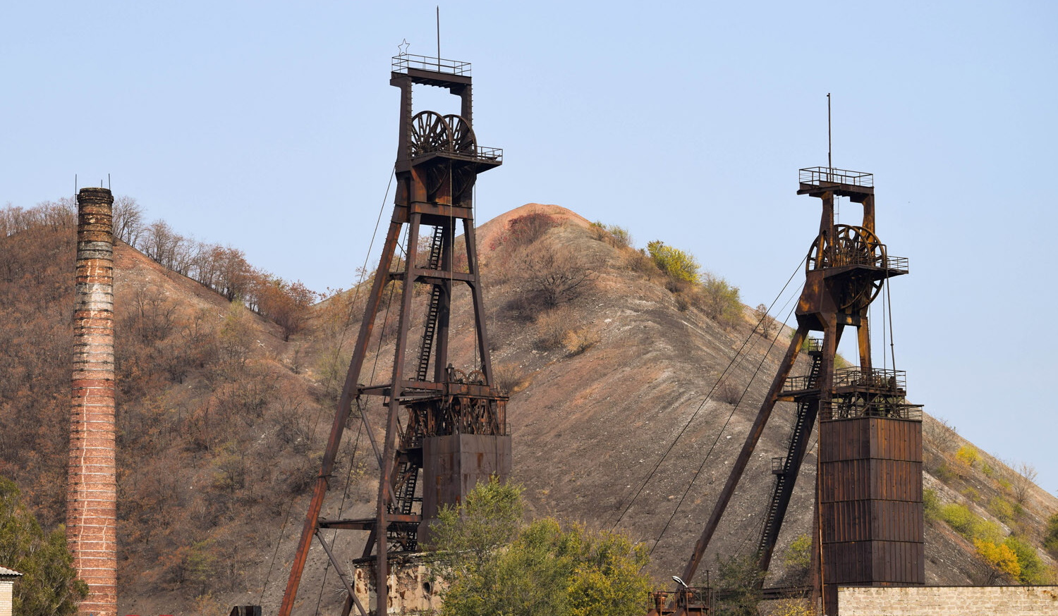 В шахті на окупованій Донеччині стався зсув породи. Четвертий день двоє гірників заблоковані під землею
