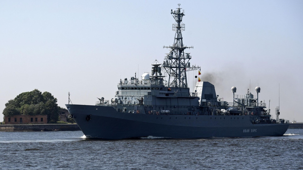 З’явились супутникові знімки російського корабля “Іван Хурс”, в який влучили ракети